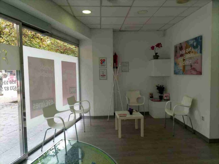 Sala De Espera Clinica Dental En Granada 11zon