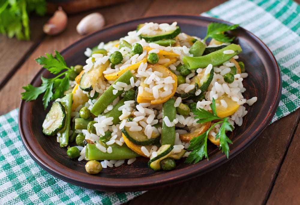 “Arroz meloso con calabacín cocido, plato blando y nutritivo para pacientes con implantes dentales recién colocados