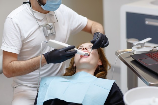 Dentista Escanea Dientes Paciente Escaner 3d 109285 4115